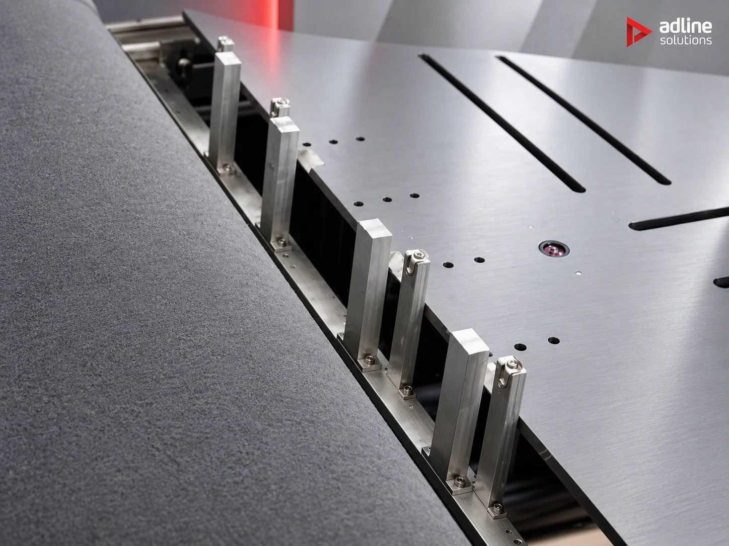 C6 series feeder edge: sheet guides, suction openings and the registration camera