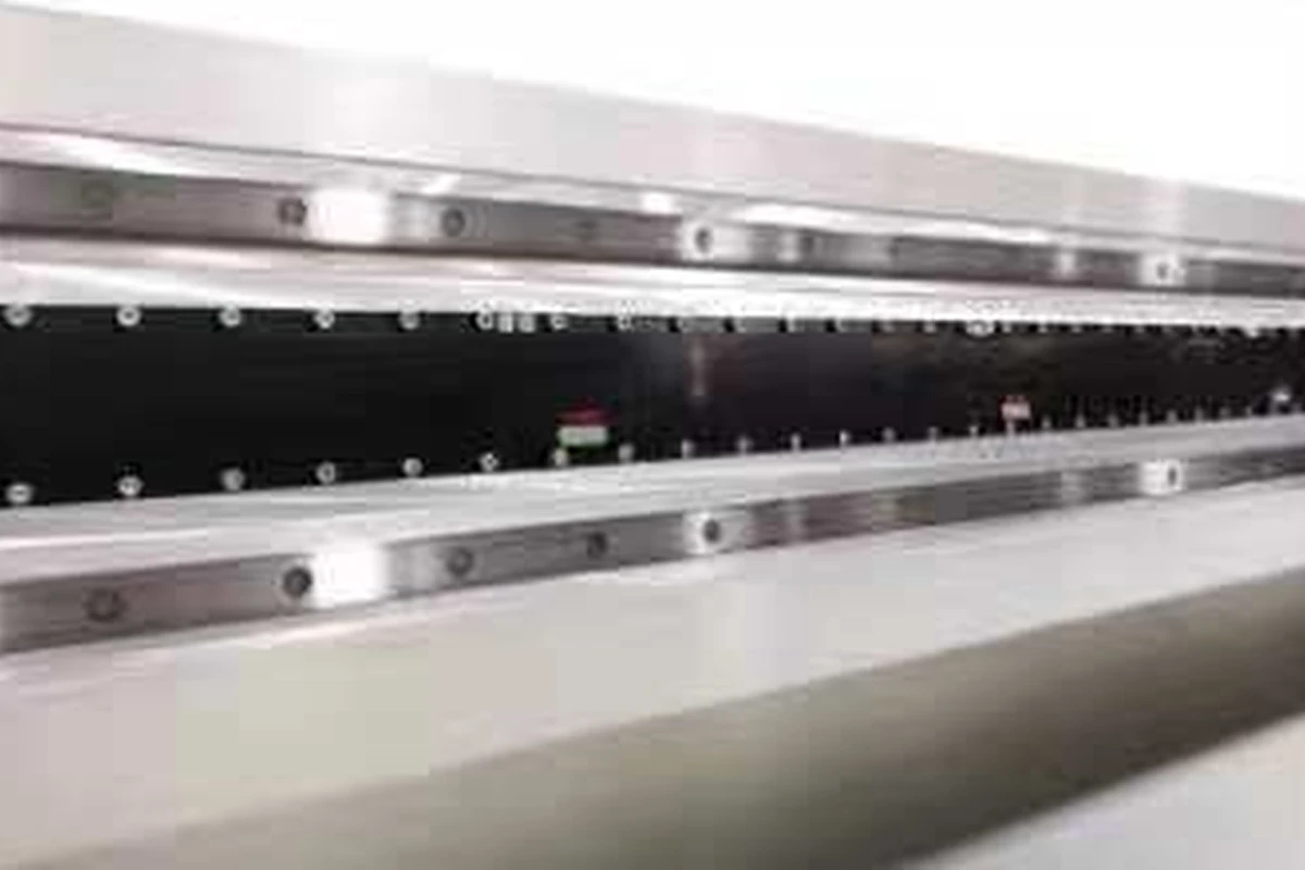 Magnetic-levitation linear motor drive on the Galaxy F32 carriage beam