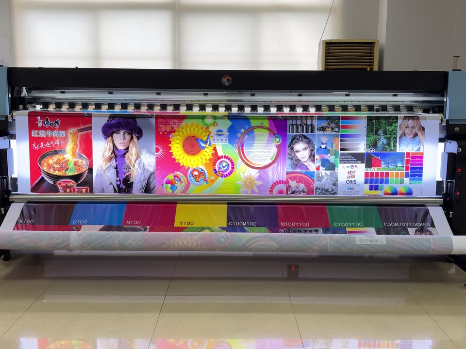 Videovorschau: Galaxy UD-3200BEW – 3,2-m-Rolle-zu-Rolle-UV-LED-Drucker