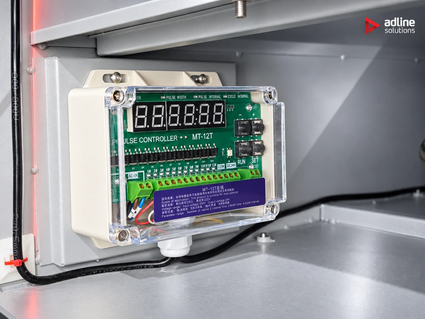 Extractor de humos PURE-AIR PA-FGS2400 — controlador de pulsos que temporiza la limpieza con aire comprimido de los cartuchos filtrantes