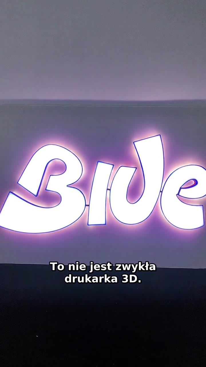 Podgląd filmu: MINGDA AD-F4 – litery podświetlane z bokami drukowanymi w 4 kolorach